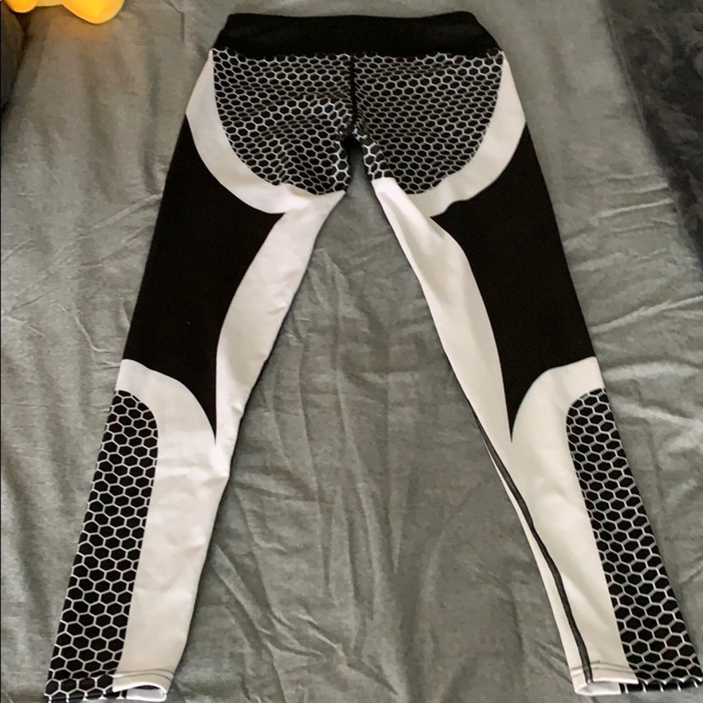🛑 SOLD🛑Workout leggings - Picture 2 of 3